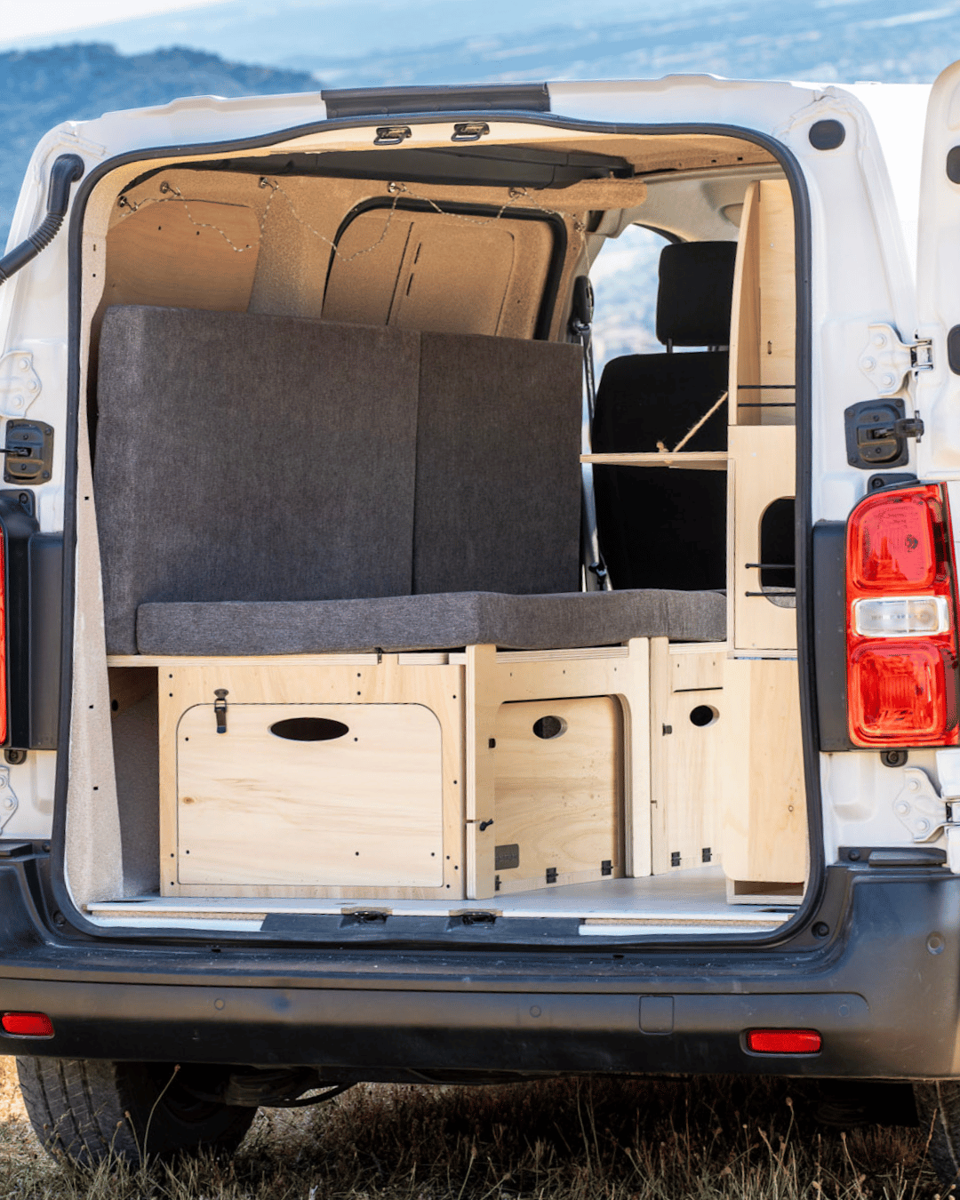 Bestelwagen inrichting Bestelwagen - Standaard opbergruimte L1