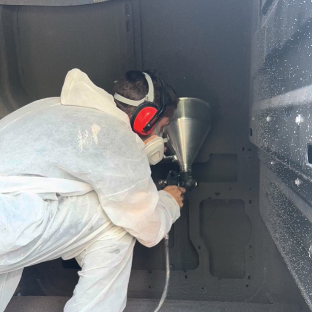 Aislamiento de furgoneta corcho proyectado en Cholet 