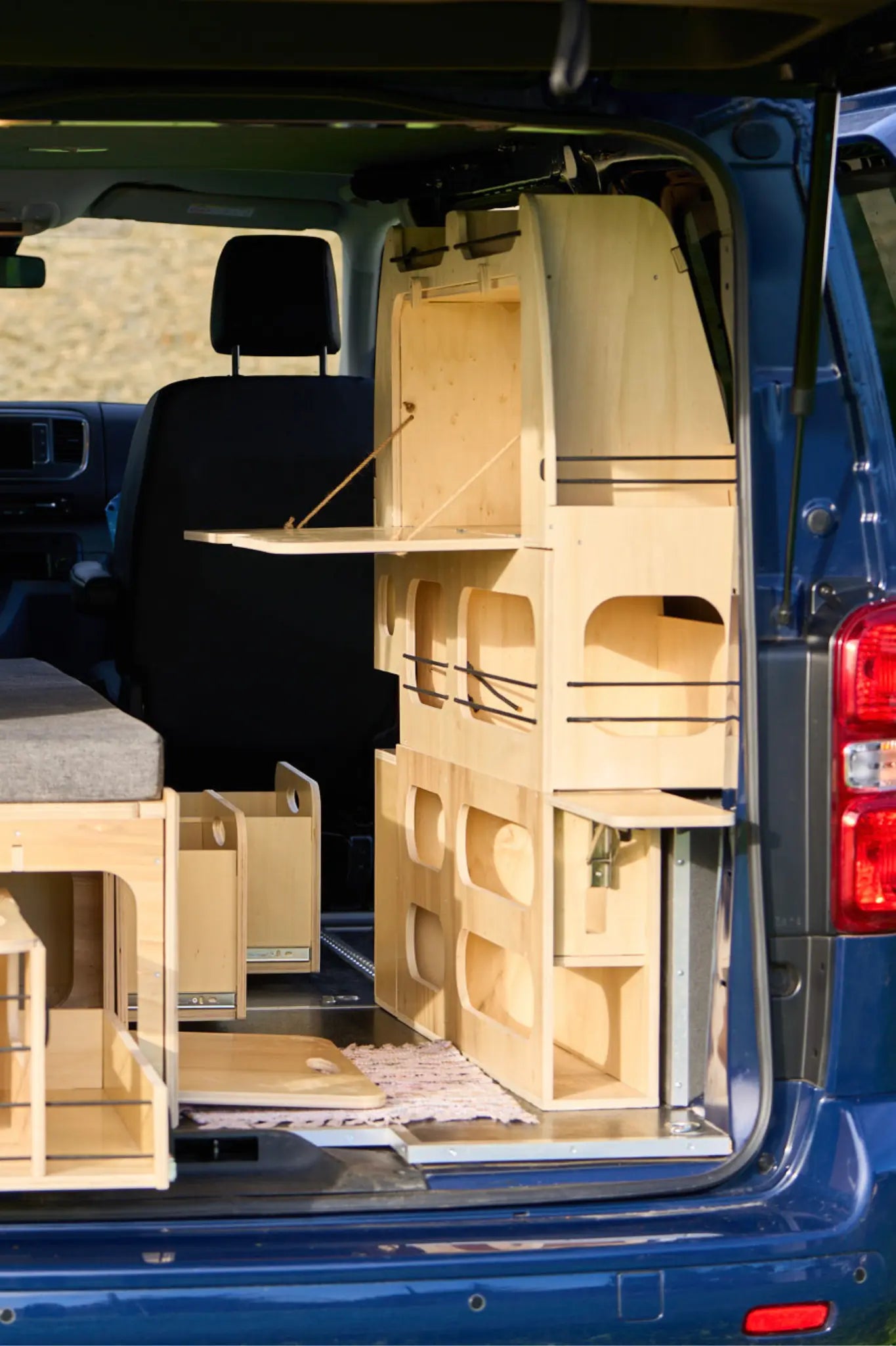 Ensemble aménagement van - lit peigne en L + rangements